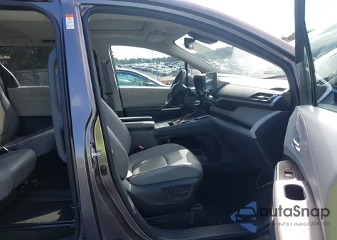 2023 Toyota Sienna Xle z USA, uszkodzony, nr VIN 5TDYRKEC9PS152552